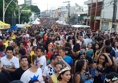 Banda do Vieiralves agita domingo de Carnaval em Manaus; Veja fantasias