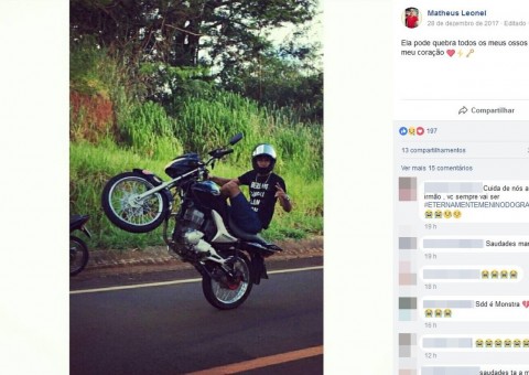 Jovem que morreu empinando moto fez post sobre risco