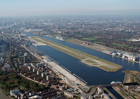 Descoberta de bomba da Segunda Guerra provoca fechamento de aeroporto em Londres