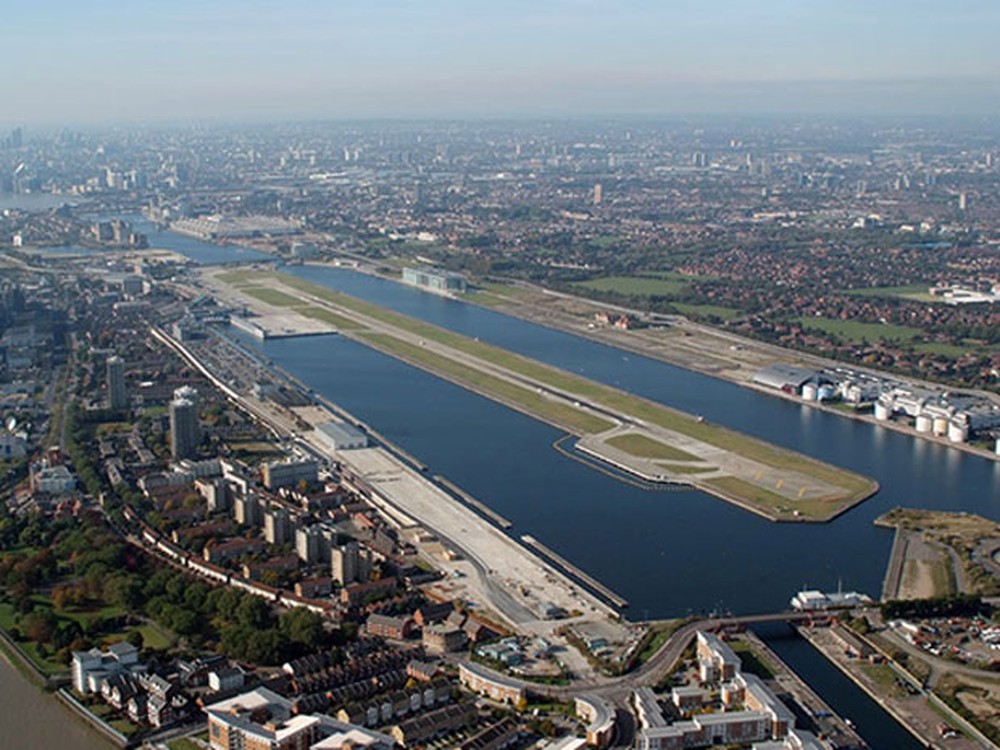 Descoberta de bomba da Segunda Guerra provoca fechamento de aeroporto em Londres