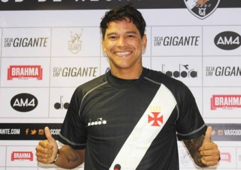Giovanni Augusto é apresentado no Vasco e revela ligação de Zé Ricardo