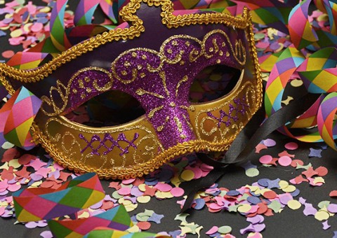 Mulher de 63 anos passa mal em camarote da Sapucaí e morre