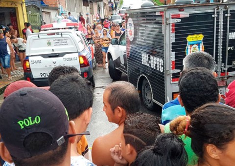 Homem é executado a tiros dentro de salão em Manaus