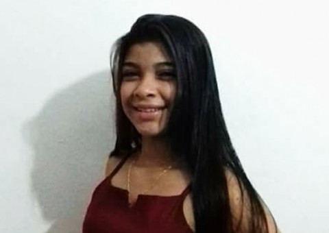 Família desesperada procura adolescente desaparecida em Manaus