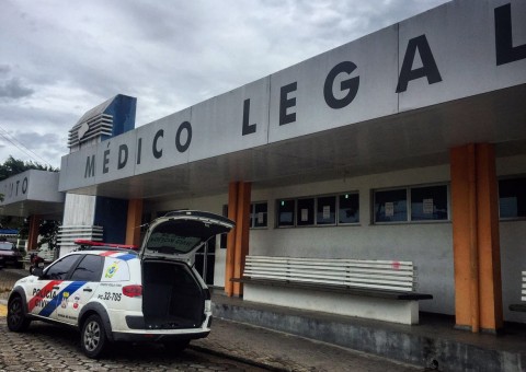 Homem é morto a facadas dentro da própria casa em Manaus