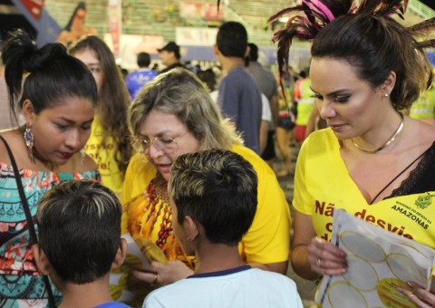 Campanha fiscaliza foliões sobre presença de crianças no Carnaval