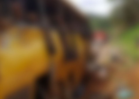 22 estudantes morrem após ônibus se chocar de frente com caminhão