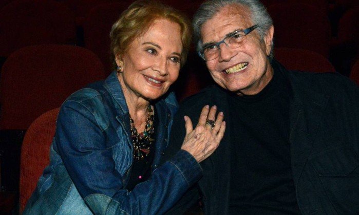 Glória Menezes é internada com infecção respiratória