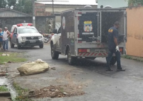 Decapitado, corpo de homem é encontrado dentro de saco em Manaus