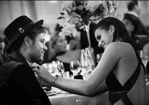 Bruna Marquezine se declara para Neymar com foto romântica