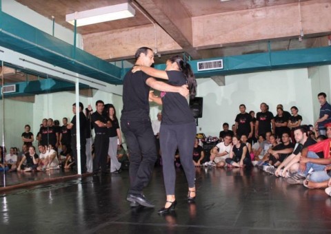 'Projeto Rosas' da UEA abre inscrições para aulas de dança de salão