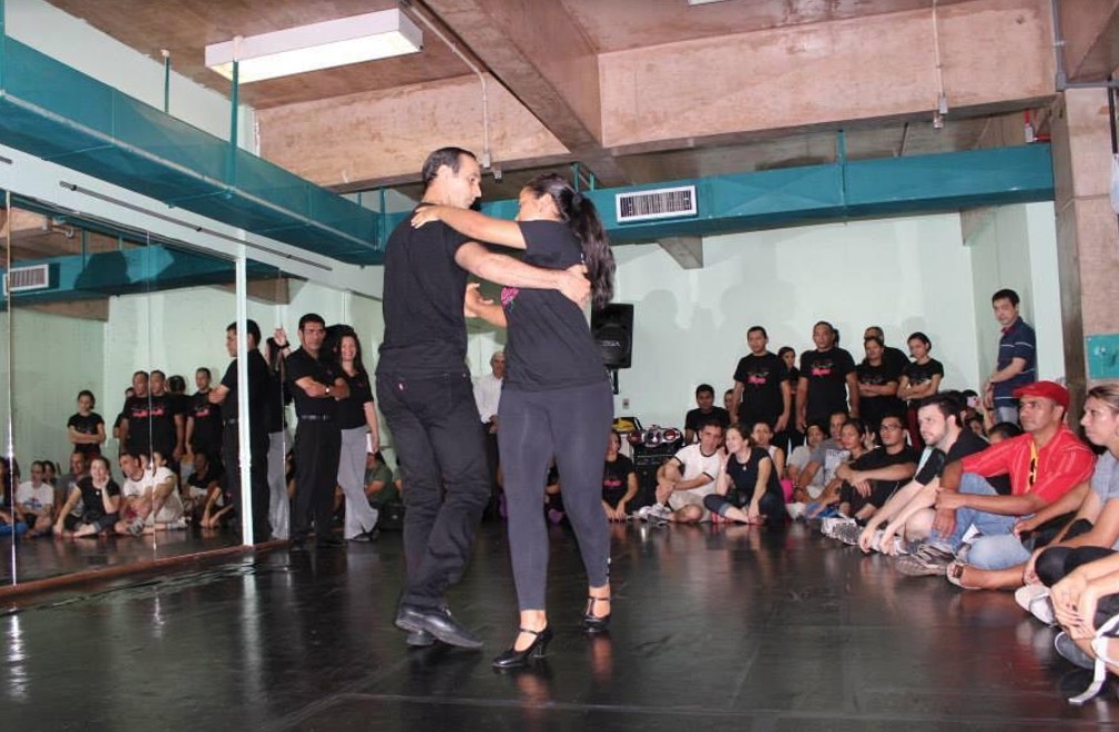 'Projeto Rosas' da UEA abre inscrições para aulas de dança de salão