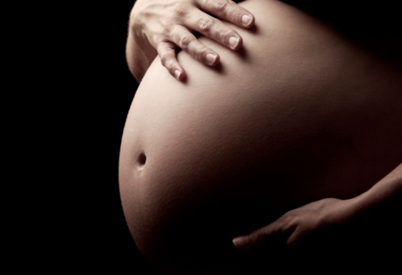 Bebê de três dias é mantido preso após mãe parir na cadeia