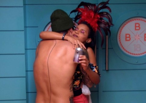 BBB18: Gleici beija Wagner e brother diz que sempre teve interesse nela