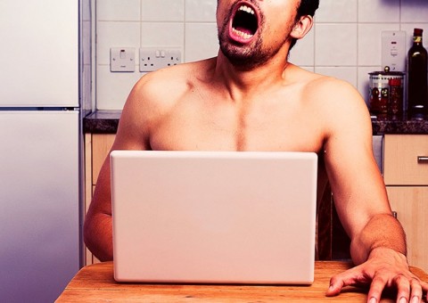 Prática arriscada de masturbação mata 100 pessoas por ano, aponta pesquisa