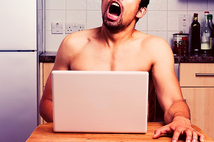 Prática arriscada de masturbação mata 100 pessoas por ano, aponta pesquisa