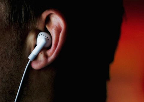 Saiba quantas vezes é preciso limpar os fones de ouvido