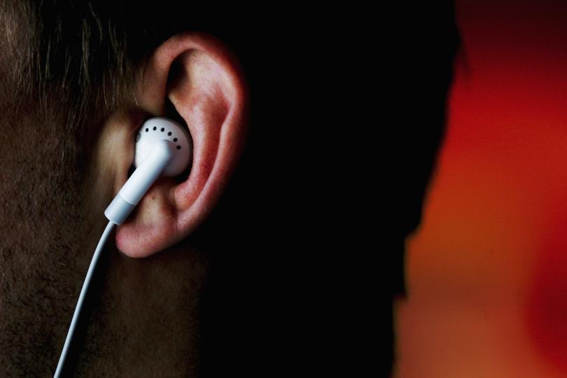 Saiba quantas vezes é preciso limpar os fones de ouvido