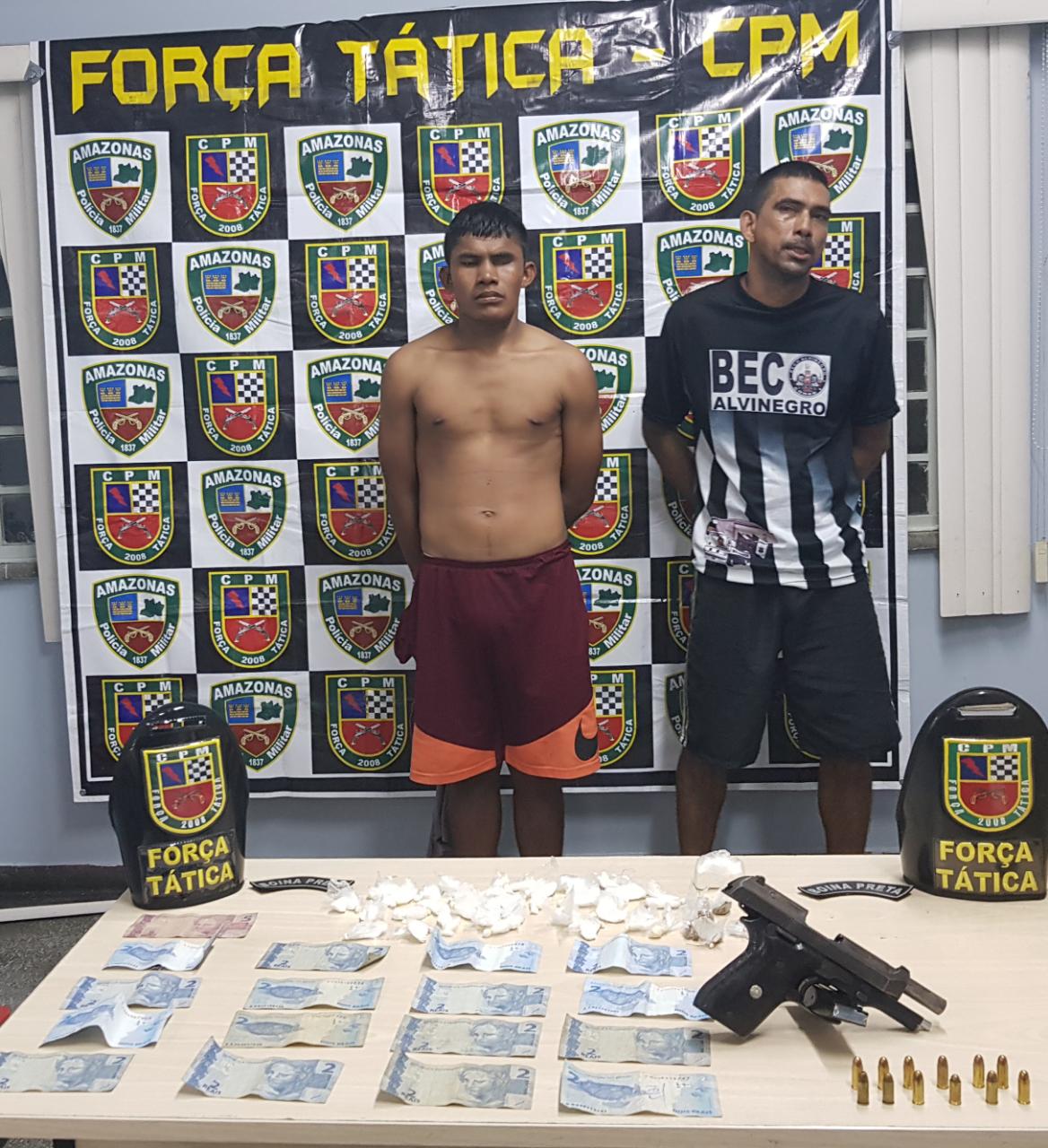 Dupla é surpreendida pela polícia e acaba presa suspeita de tráfico em Manaus