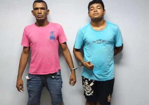 Dupla é presa com 47 trouxinhas de drogas variadas em Manaus 