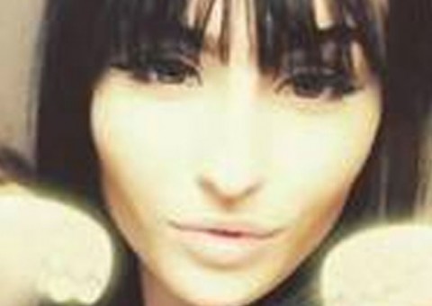 Mulher fica irreconhecível após aplicar tintura de cabelo e choca internet