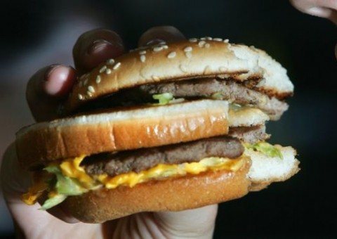 Aumento no consumo de ultraprocessados pode elevar incidência de câncer, diz pesquisa