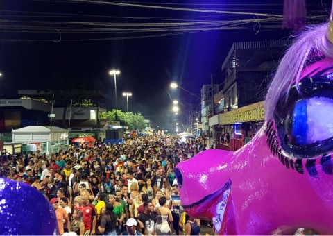 Bandas de rua continuam a folia no fim de semana pós-Carnaval
