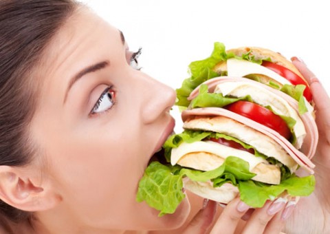 Sente fome mesmo após as refeições? Saiba o motivo