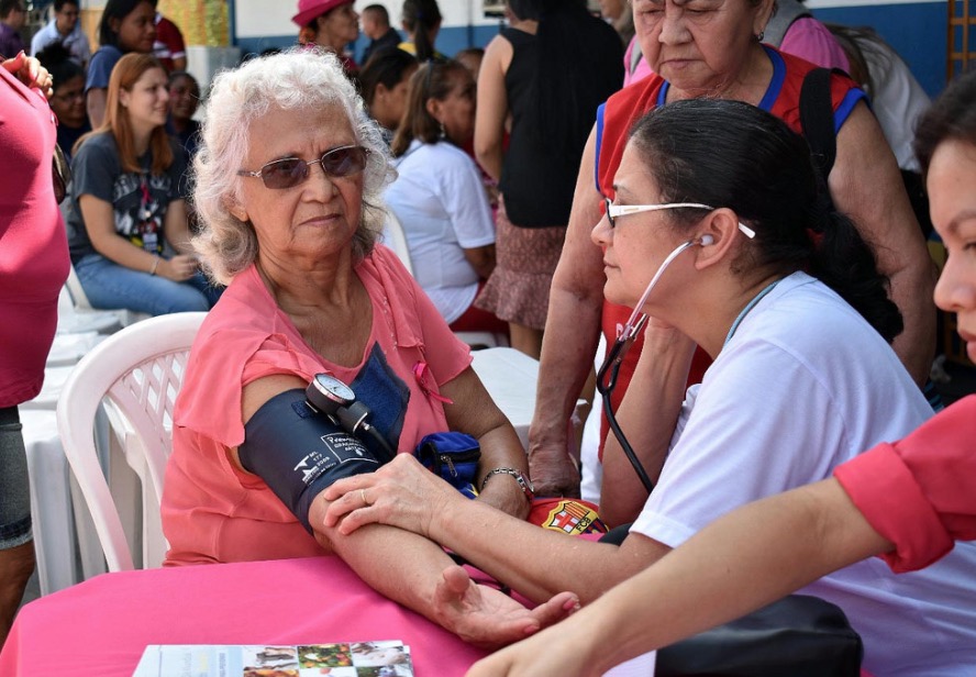 Minivila Olímpica do Coroado recebe ação social com diversos serviços gratuitos