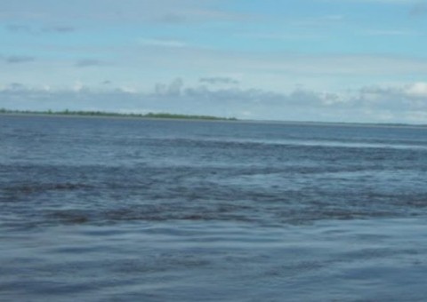 Corpo de homem é encontrado em rio após ataque de piratas em Manaus