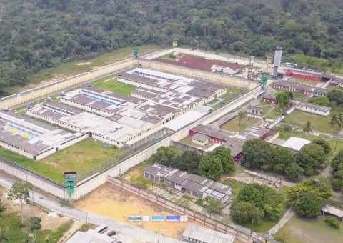 Mulher é presa tentando entrar com maconha no Ipat