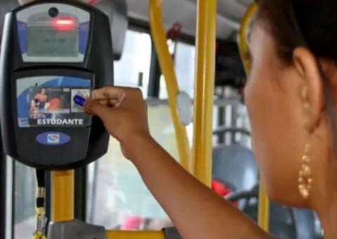 Estudantes que não fizeram recadastro terão cartões suspensos a partir desta segunda