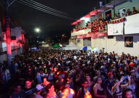 Folia continua nas ruas ​a​pós feriado de Carnaval