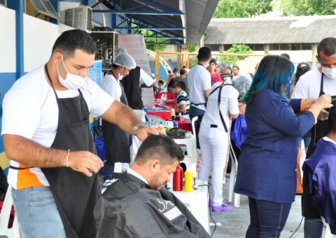 Mais de 300 pessoas são atendidas em Ação Social na Minivila Olímpica do Coroado