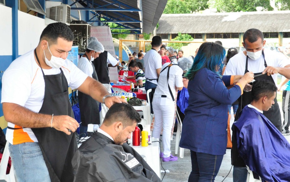 Mais de 300 pessoas são atendidas em Ação Social na Minivila Olímpica do Coroado