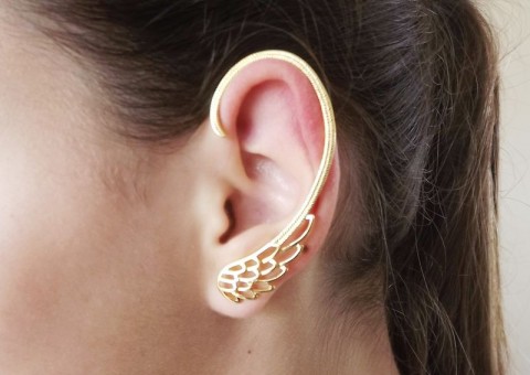 Sua orelha inflama se você usa brincos que não são de ouro? Esta é a razão