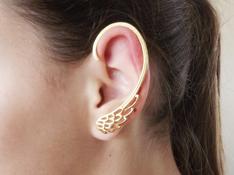 Sua orelha inflama se você usa brincos que não são de ouro? Esta é a razão