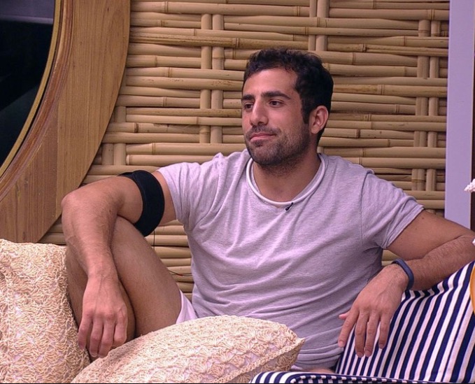 Irmã de Kaysar, do BBB, tranquiliza fãs após bombardeio na Síria