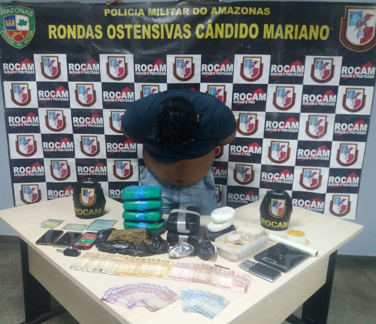 Homem é preso vendendo drogas dentro de hospital em Manaus