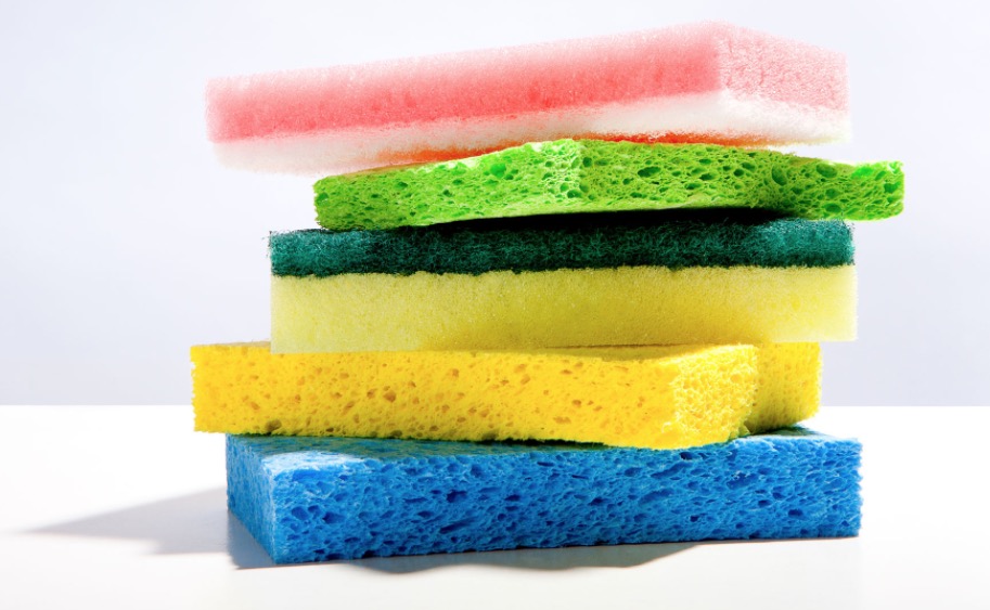 Esponja de lavar louça é o objeto mais sujo da sua casa. Saiba como higieniza-lá 