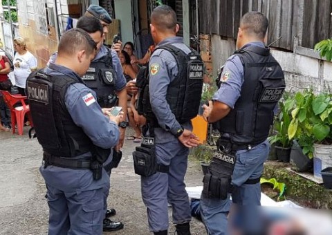 Homem é executado com 8 tiros por assassinos misteriosos em Manaus