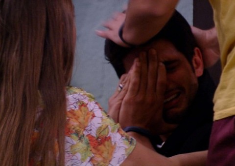 BBB18: Após eliminação de Nayara, Lucas chora muito e desabafa