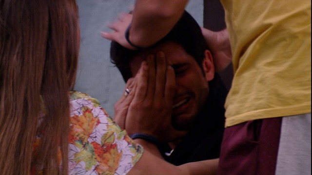 BBB18: Após eliminação de Nayara, Lucas chora muito e desabafa