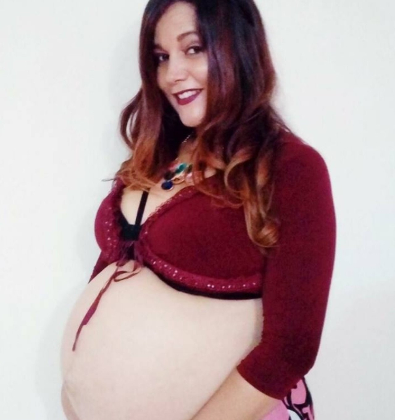 Grávida de trigêmeos morre pouco depois do chá de bebê