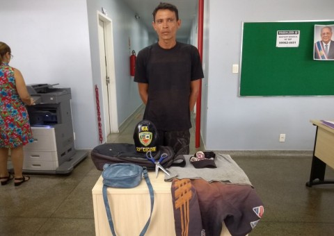 Homem é preso suspeito de assaltos próximo a matagal em avenida de Manaus