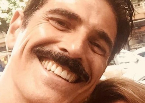 Reynaldo Gianecchini surpreende fãs ao aparecer peladão em fotos