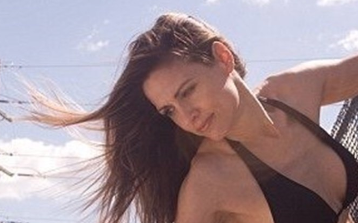 Modelo mata família e se suicida após ser rejeitada por irmãos das Testemunhas de Jeová