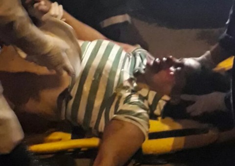 Mulher atingida por moto é atropelada pela 2ª vez ao aguardar socorro