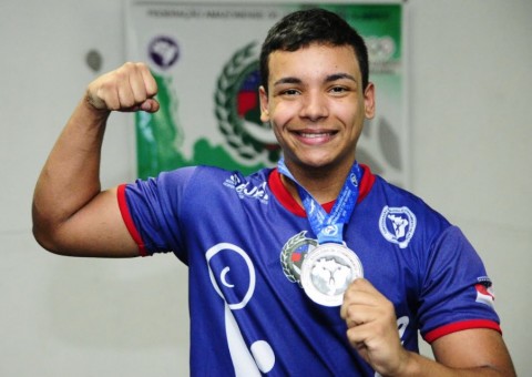 Único representante do Norte, atleta busca vaga para o Pan-Americano e Sul-Americano de levantamento de peso