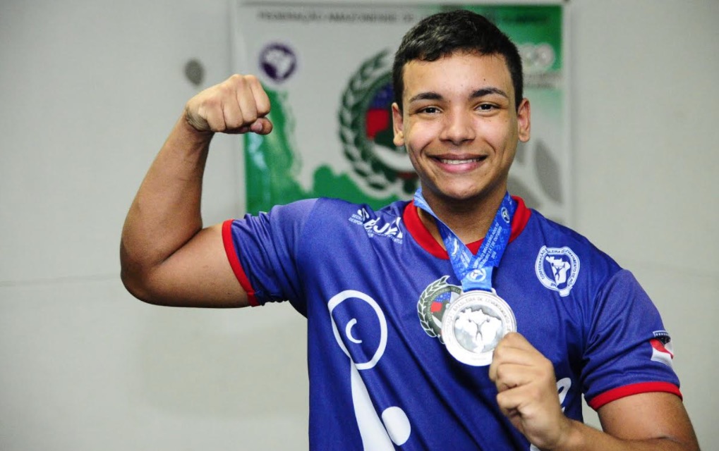 Único representante do Norte, atleta busca vaga para o Pan-Americano e Sul-Americano de levantamento de peso